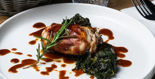 Coniglio in crosta di pancetta