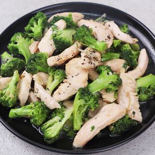 Kurczak z brokułami i czoskiem