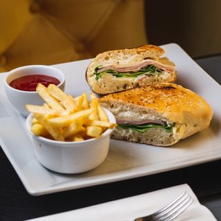 Sendvič sa šunkom 630 gr