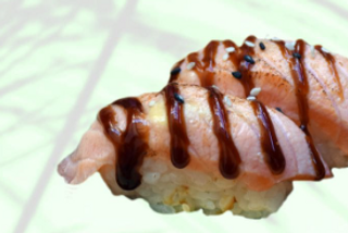 B13. Nigiri De Salmón Flameado (2 Uds.)