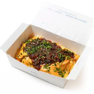 CHEDDAR USB STYLE FRIES.