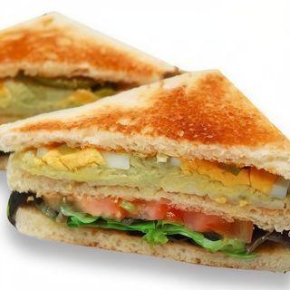 Sándwich vegetal con huevo