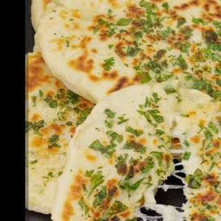 Cheese & garlic naan
