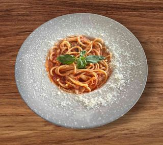Spaghetti San Marzano e Basilico
