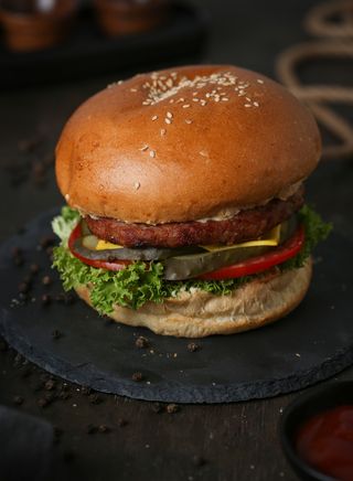 Դելյուքս բուրգեր տավարի մսով 280 գր