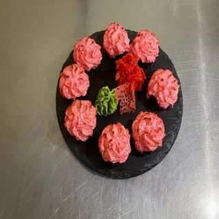 Թխված ռոլլ սաղմոնով