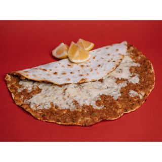 Անգուսի լահմաջո պանրով