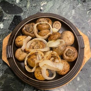 Funghi e cipolle