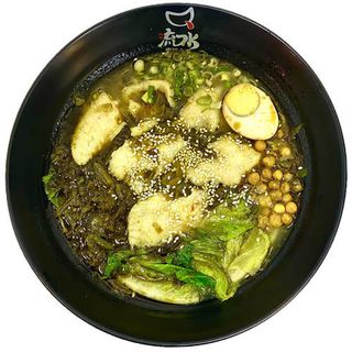 Fideos de Trigo con Pescado y Guindillas Encurtidas