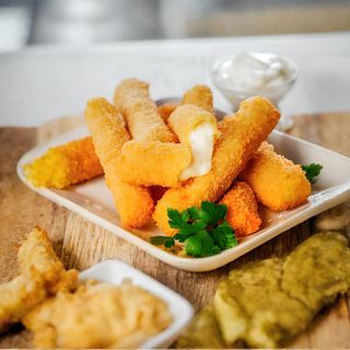 Paluszki serowe z sosem