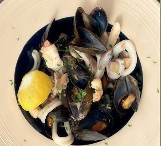 Insalata di mare tiepida