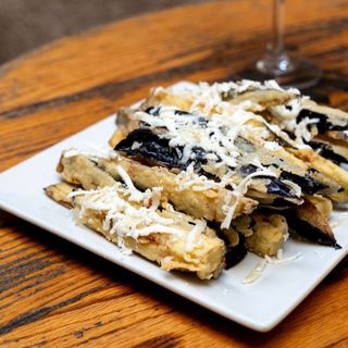 Berenjenas Crujientes a la Miel con Queso de Cabra