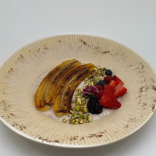 Avena Caliente de Plátano Caramelizado & Pistacho GF (V)