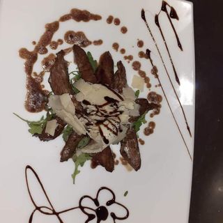 Tagliata con rucola e grana