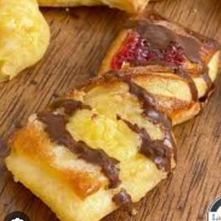 Moñito de crema pastelera y membrillo