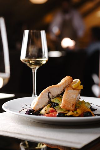 File lososa sa dalmatinskom garniturom