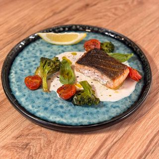 Стейк лосося з запеченими овочами (255г)