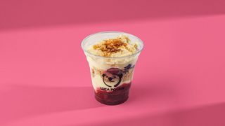 კრემის ჭიქა ხილით