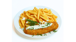 Mintaj w panierce z sosem czosnkowym