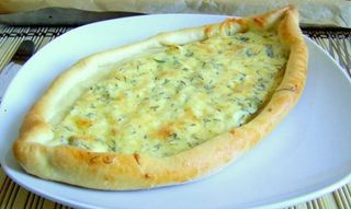 Pide cașcaval/ brânză și cașcaval