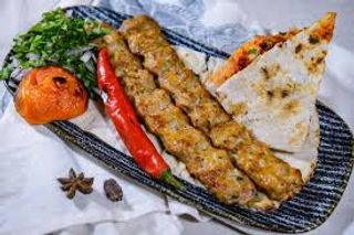 Piatto seekh kebab di pollo 3 pezzi