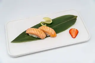 Special nigiri sake flambé