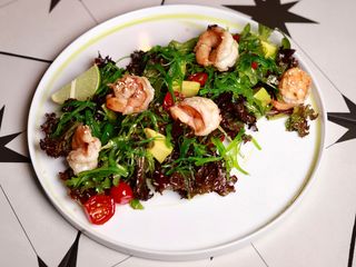 Салат із креветками та водоростями чука (320g)