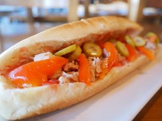 ATUN CON PIMIENTO ROJO