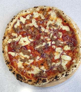 Pizza tonno (Mediana)