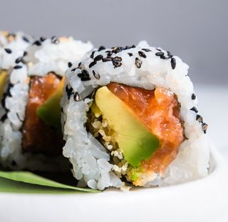 Spicy Salmón Crunch (8 Uds.)