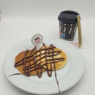 Café (200 ml.) + 2 Tortitas Estilo Americano Con Nutella