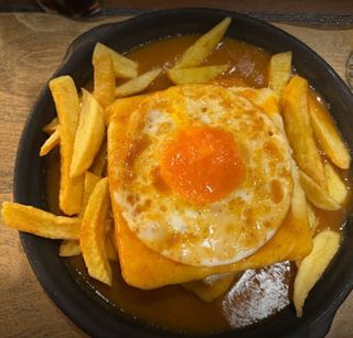 Francesinha de frango ou vitela