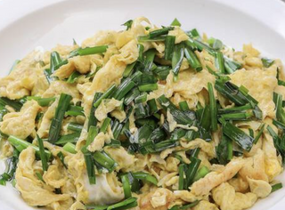 141. Uova con erba cipollina