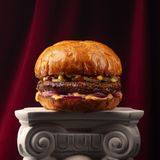 Бургер з яловичою котлетою