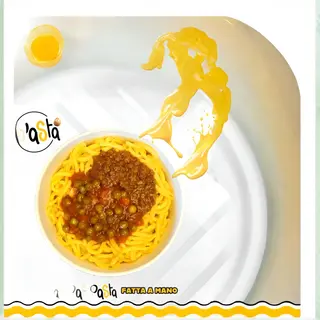 Spaghetti freschi ragù e piselli