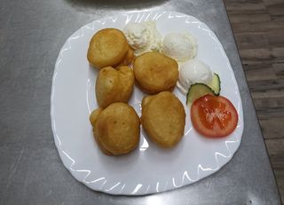 Uštipci sa sirom i kajmakom