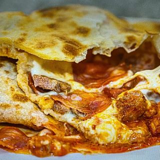 CALZONE ROSSO E FUOCO