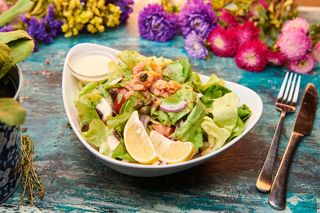 Salata cu somon fume