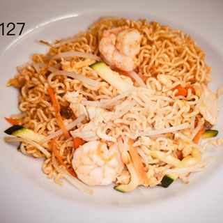 127 Ramen con gamberi, pollo e verdure misto