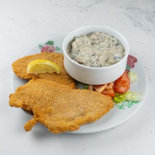 Pohana pileća prsa s umakom od gljiva