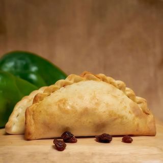 Empanada de carne de ternera con pasas uvas
