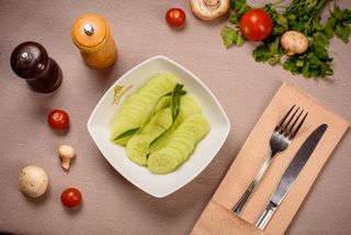 Salată de castraveți proaspeți