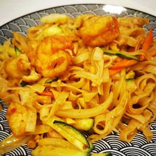 28. Tallarines Fritos Con Gambas