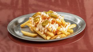 Patatina con salsa cheddar e jalapeno