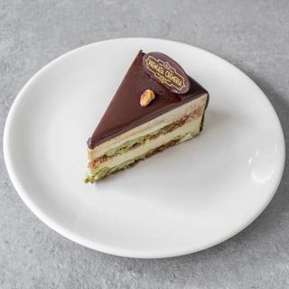 Fetta di torta "setteveli" al pistacchio