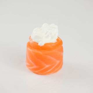 gunkan de salmon y queso 2u