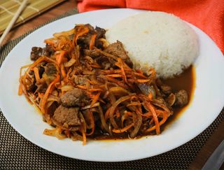 Vită cu ceapă și orez