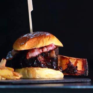 Burger La Canibal MOSTER Costilla De Ternera