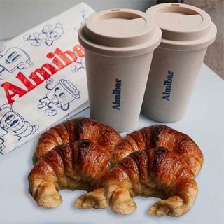 2 Cafés + 4 Medialunas Clásicas