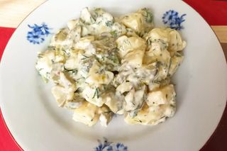 Салата с кисели краставички, картофи и яйце (300г)